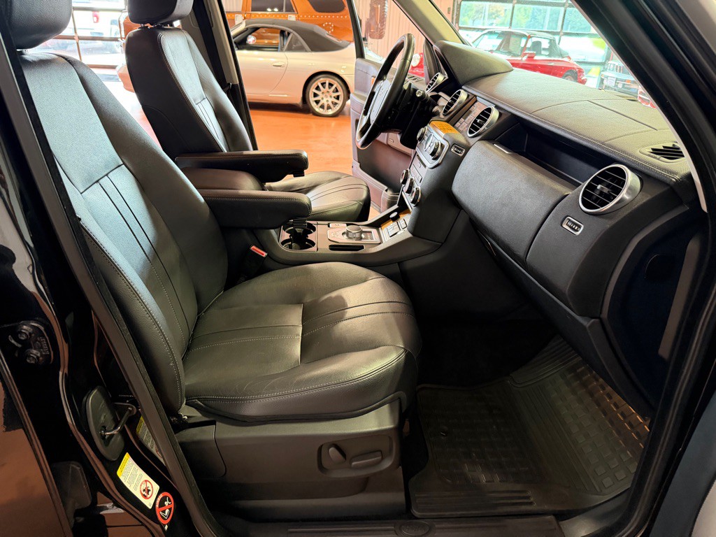 2015 Land Rover LR4 Image 23