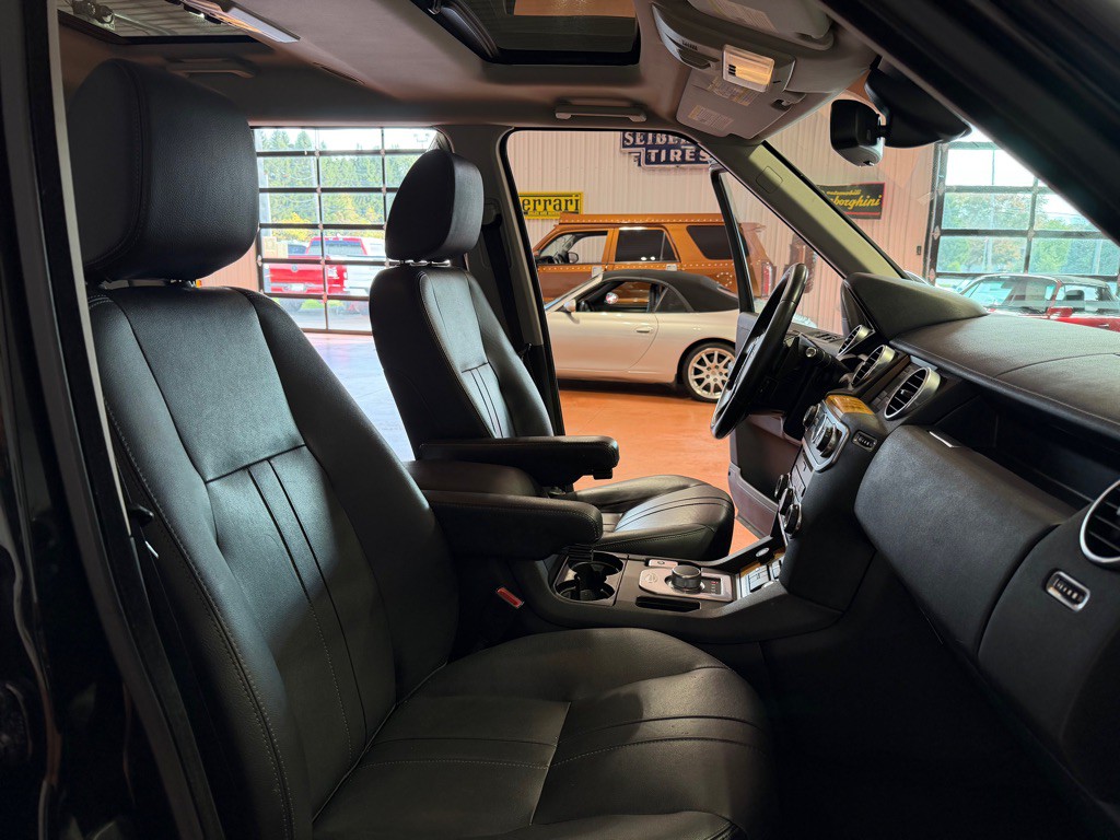2015 Land Rover LR4 Image 24