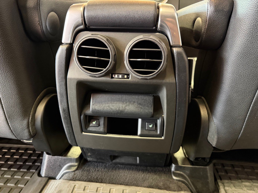 2015 Land Rover LR4 Image 29