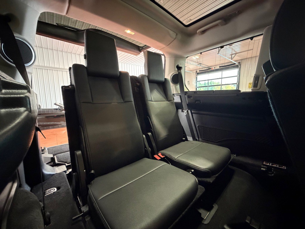 2015 Land Rover LR4 Image 30