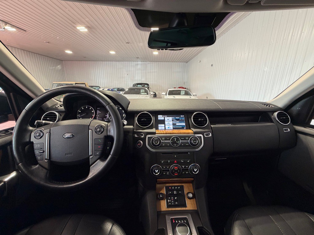 2015 Land Rover LR4 Image 31