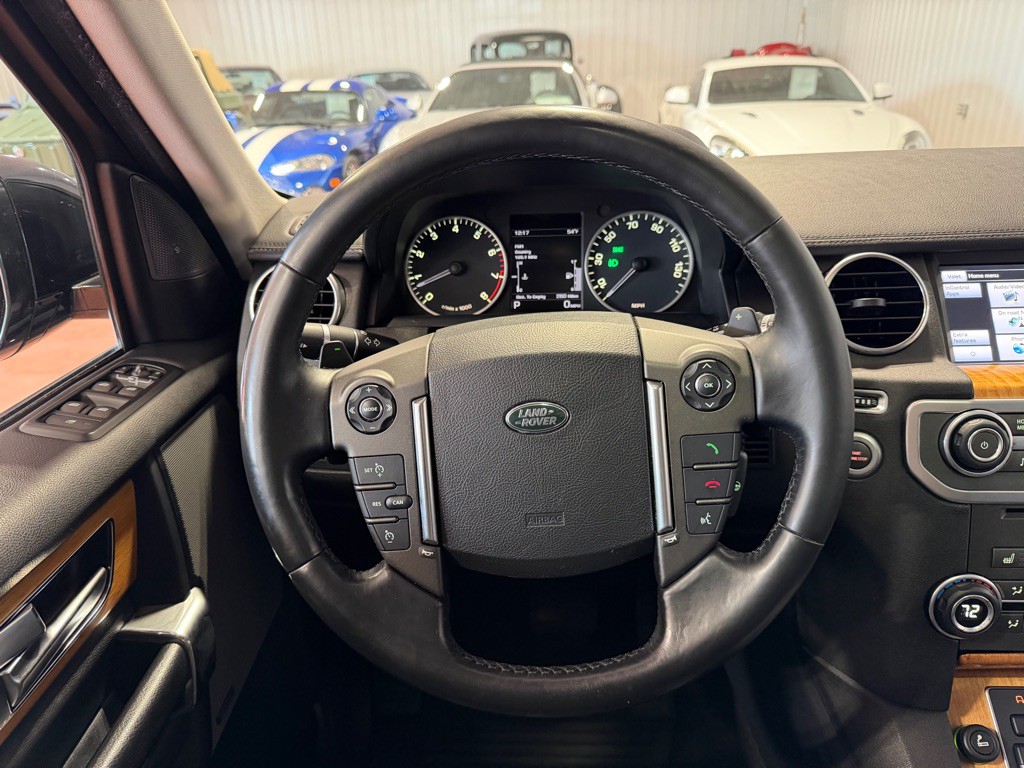 2015 Land Rover LR4 Image 32