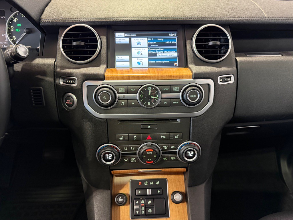 2015 Land Rover LR4 Image 35