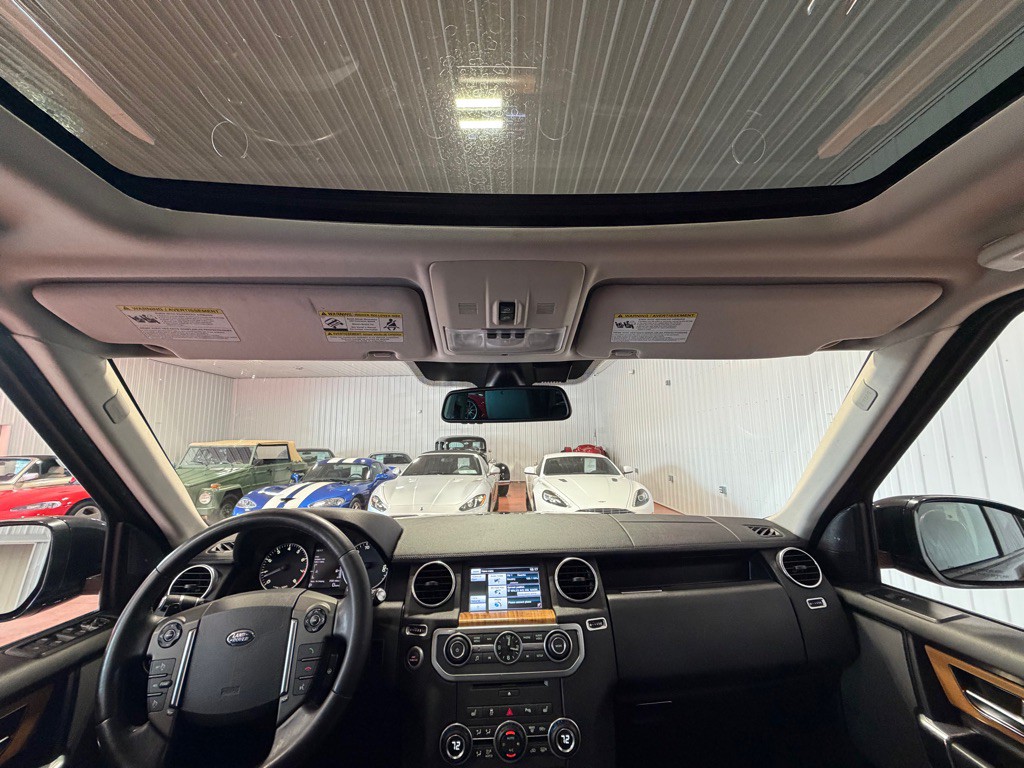 2015 Land Rover LR4 Image 36