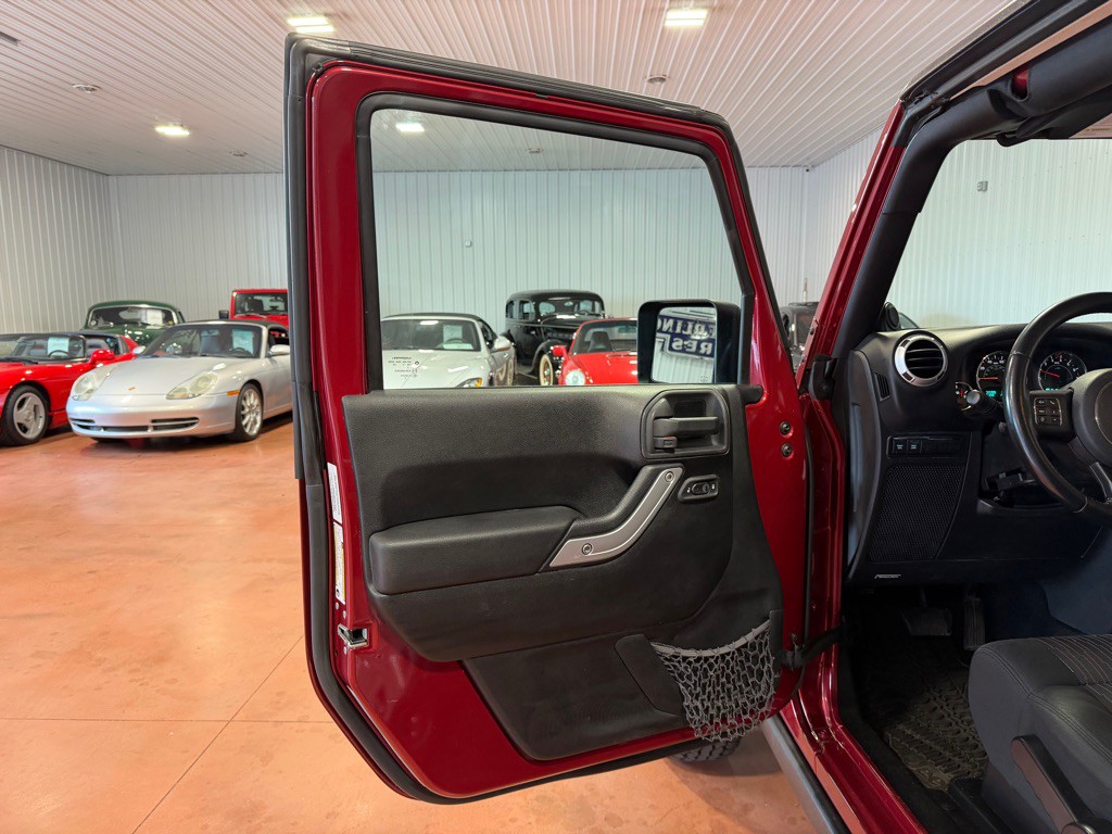 2012 Jeep Wrangler Image 13