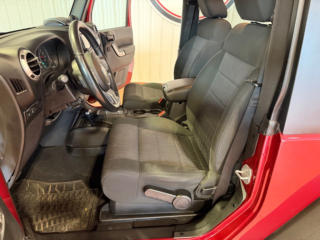 2012 Jeep Wrangler Image 14