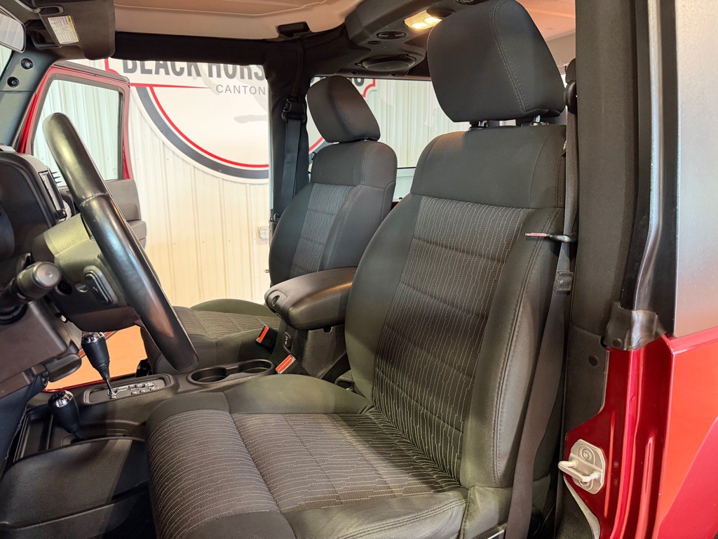 2012 Jeep Wrangler Image 15