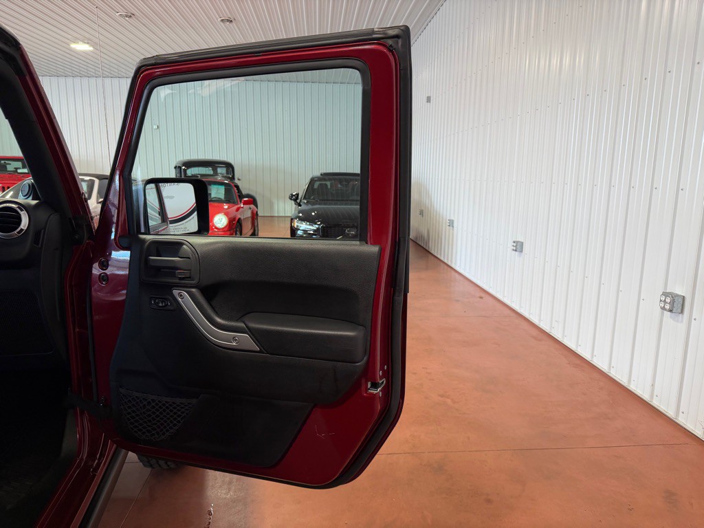 2012 Jeep Wrangler Image 17
