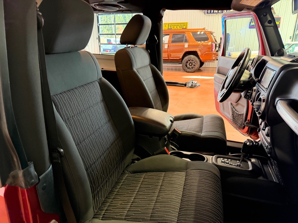 2012 Jeep Wrangler Image 19