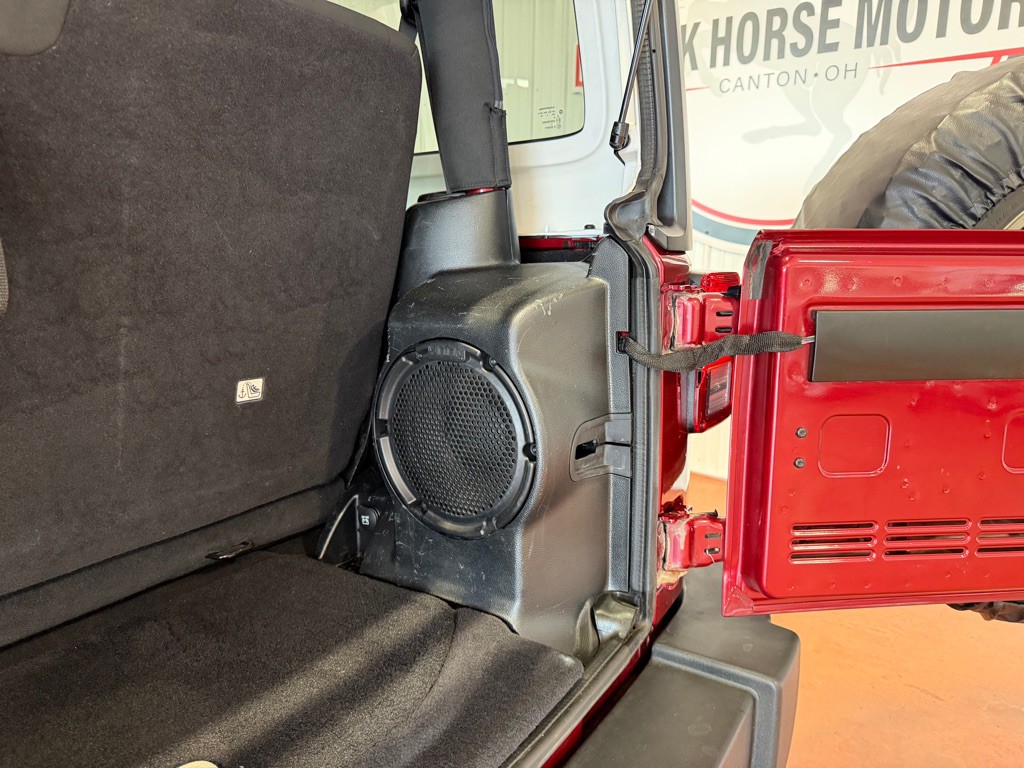 2012 Jeep Wrangler Image 21