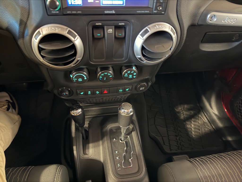 2012 Jeep Wrangler Image 23