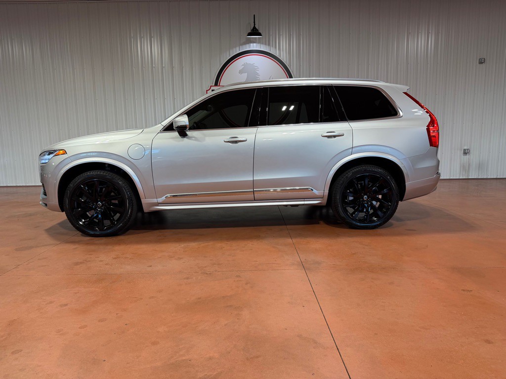 2022 Volvo XC90 Image 2