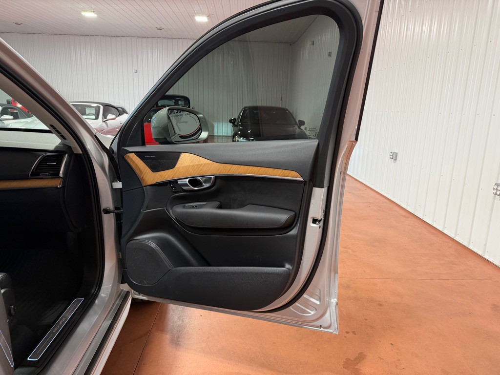 2022 Volvo XC90 Image 21