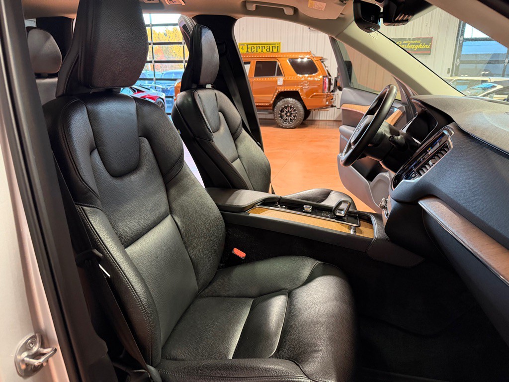 2022 Volvo XC90 Image 23