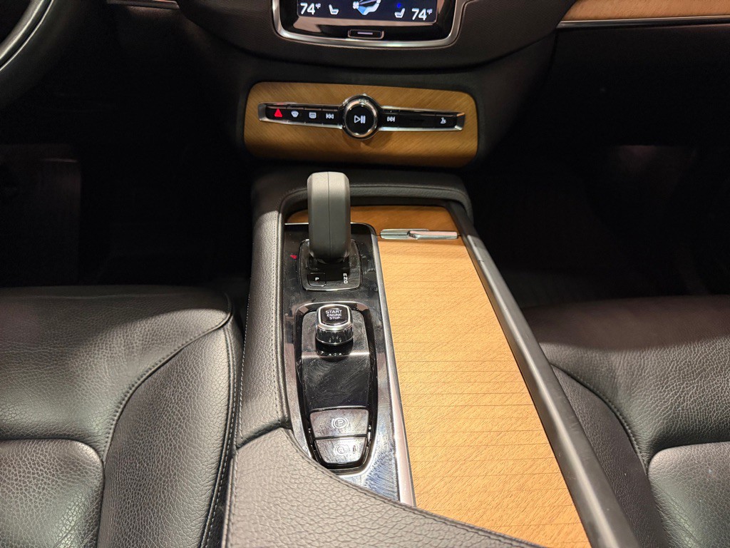 2022 Volvo XC90 Image 32