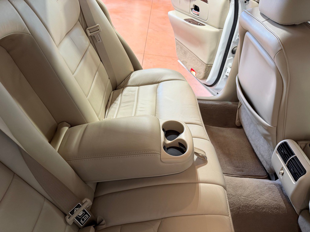 2002 Lincoln Town Car Image 24