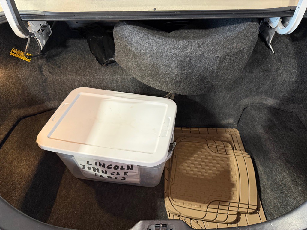 2002 Lincoln Town Car Image 33