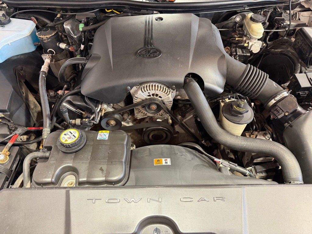 2002 Lincoln Town Car Image 35