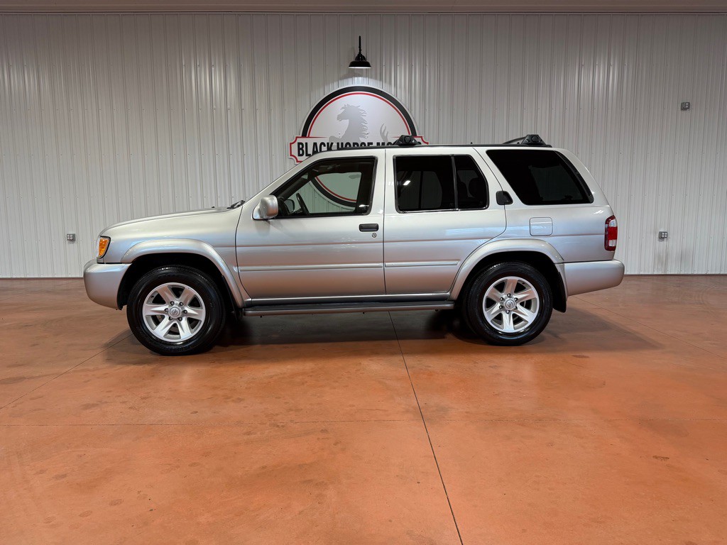 2002 Nissan Pathfinder Image 2