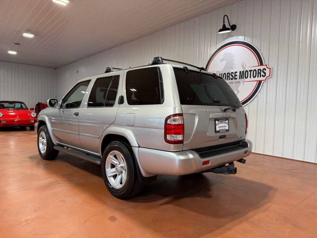 2002 Nissan Pathfinder Image 10