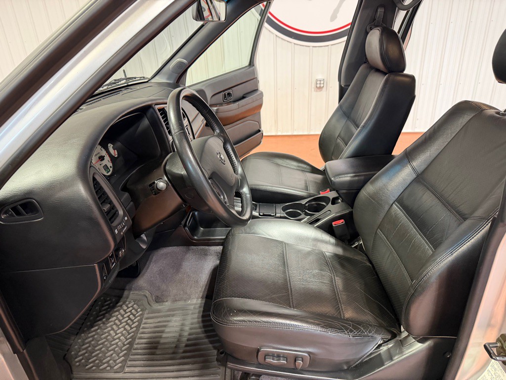 2002 Nissan Pathfinder Image 17