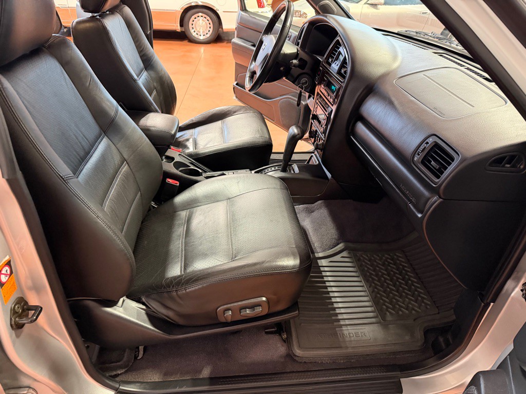 2002 Nissan Pathfinder Image 23