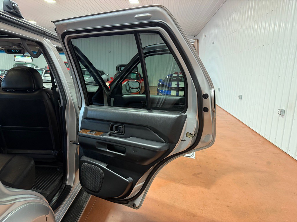 2002 Nissan Pathfinder Image 25