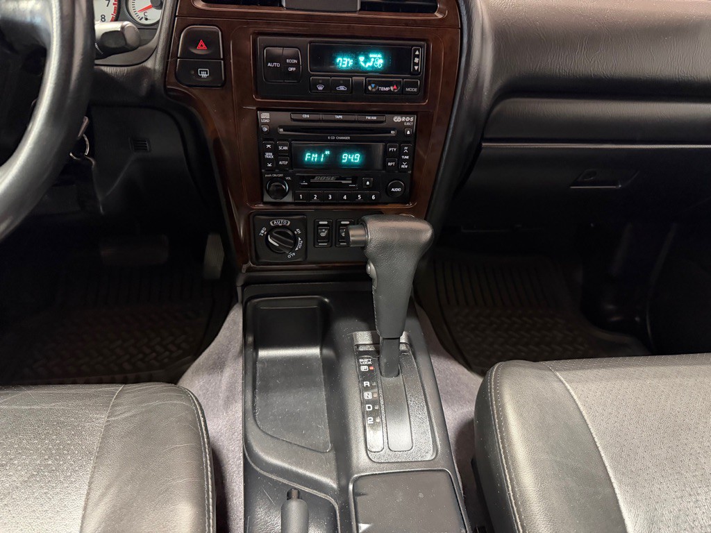 2002 Nissan Pathfinder Image 30