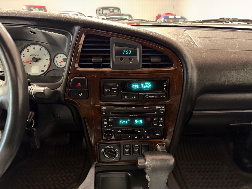 2002 Nissan Pathfinder Image 32