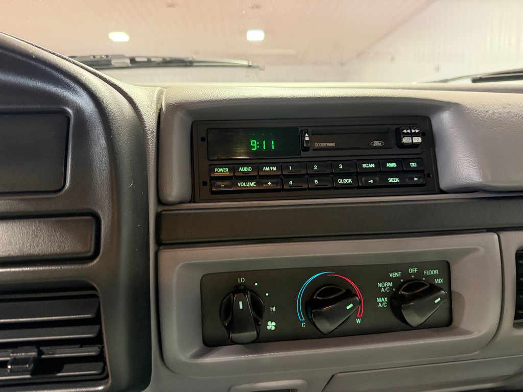 1997 Ford F-250 Image 23
