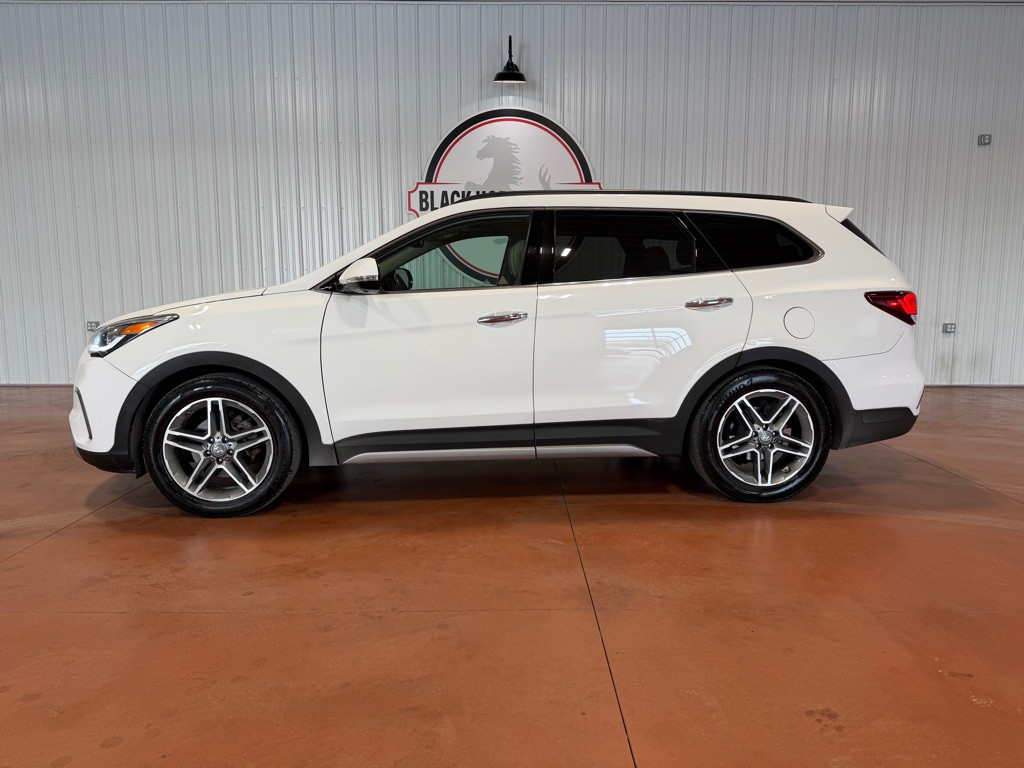 2017 Hyundai Santa Fe Image 2