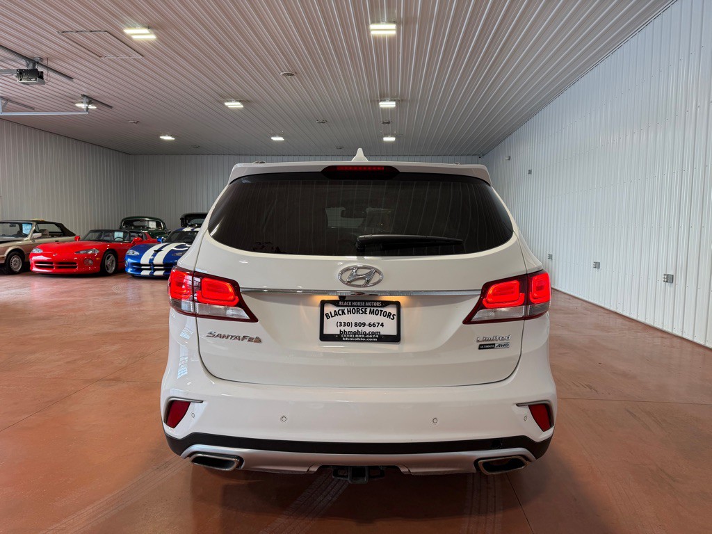 2017 Hyundai Santa Fe Image 9