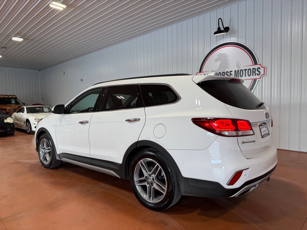 2017 Hyundai Santa Fe Image 10