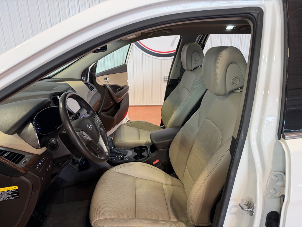2017 Hyundai Santa Fe Image 12