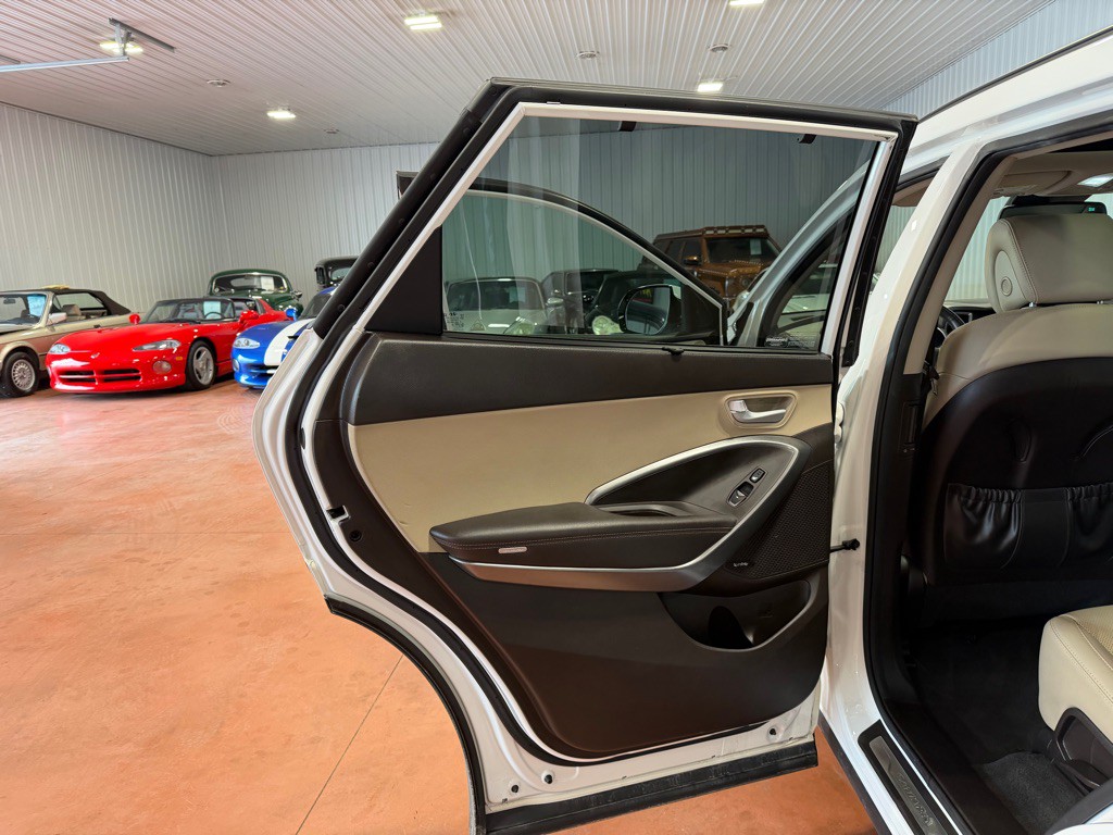 2017 Hyundai Santa Fe Image 14