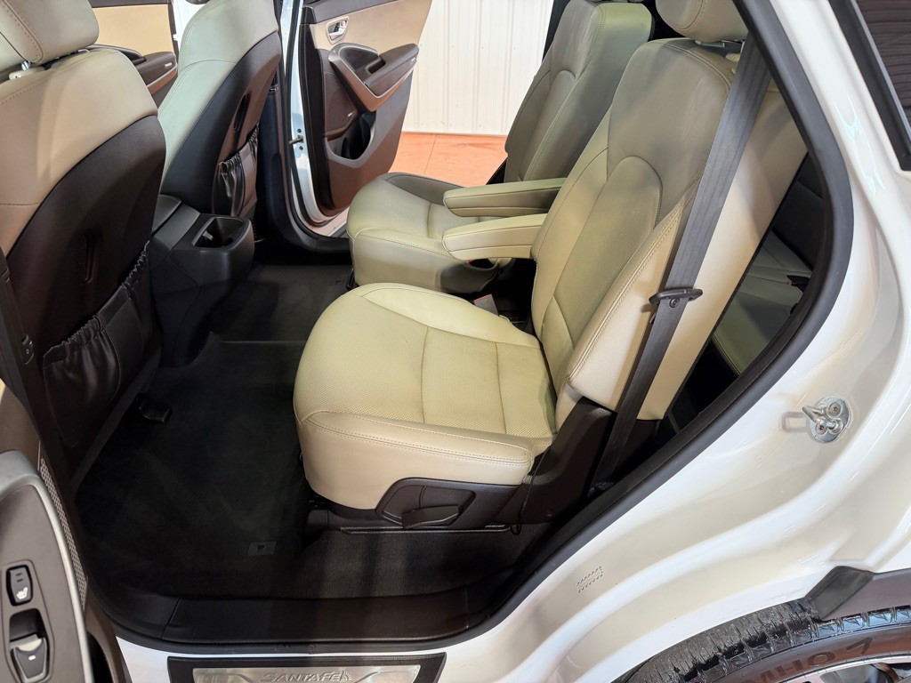 2017 Hyundai Santa Fe Image 15