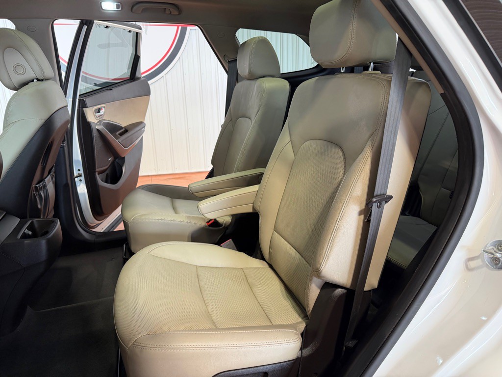 2017 Hyundai Santa Fe Image 16