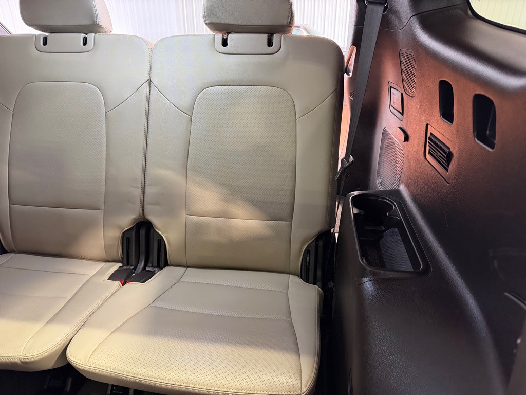 2017 Hyundai Santa Fe Image 17