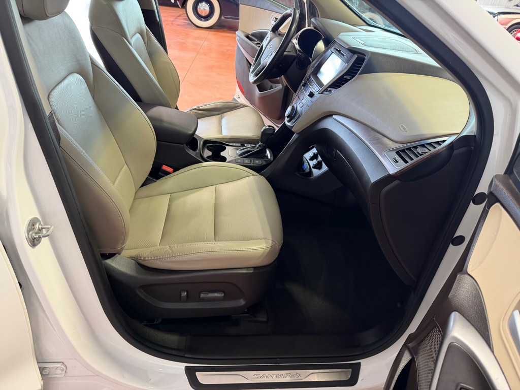 2017 Hyundai Santa Fe Image 20