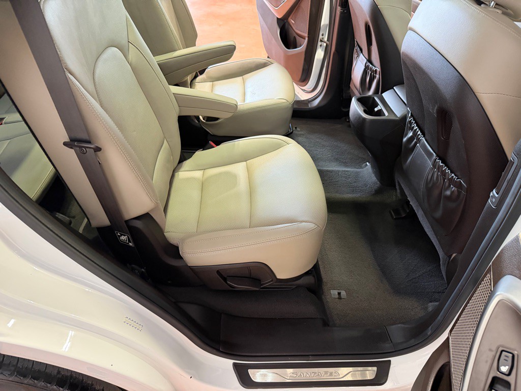 2017 Hyundai Santa Fe Image 23