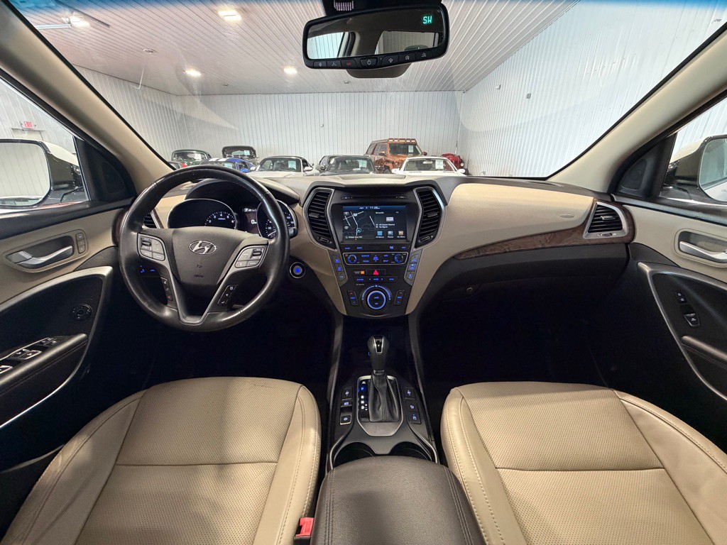 2017 Hyundai Santa Fe Image 25