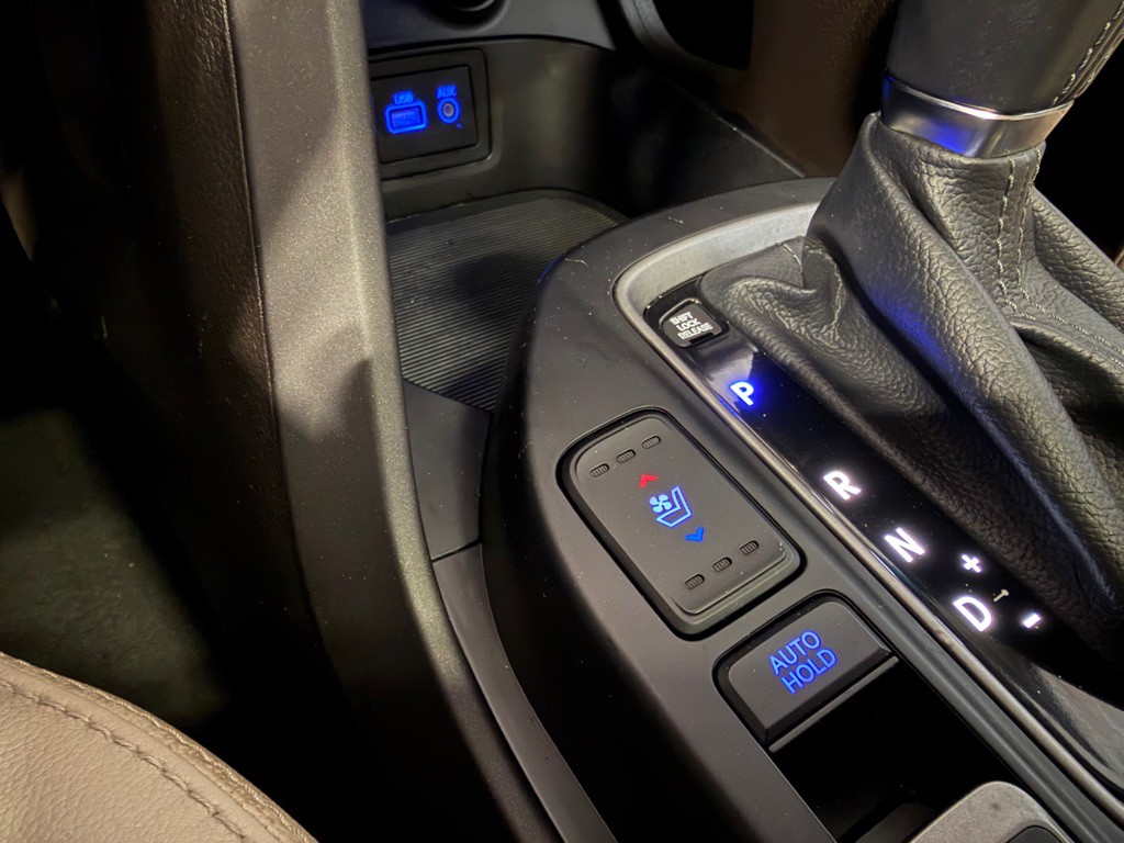 2017 Hyundai Santa Fe Image 31