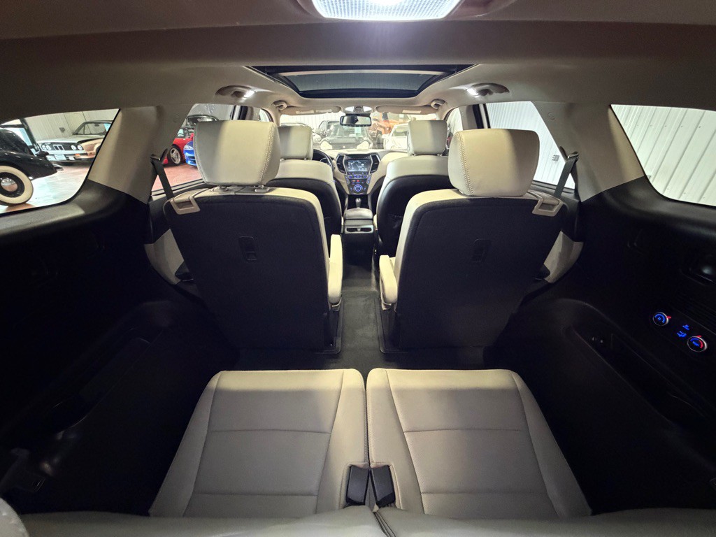 2017 Hyundai Santa Fe Image 35