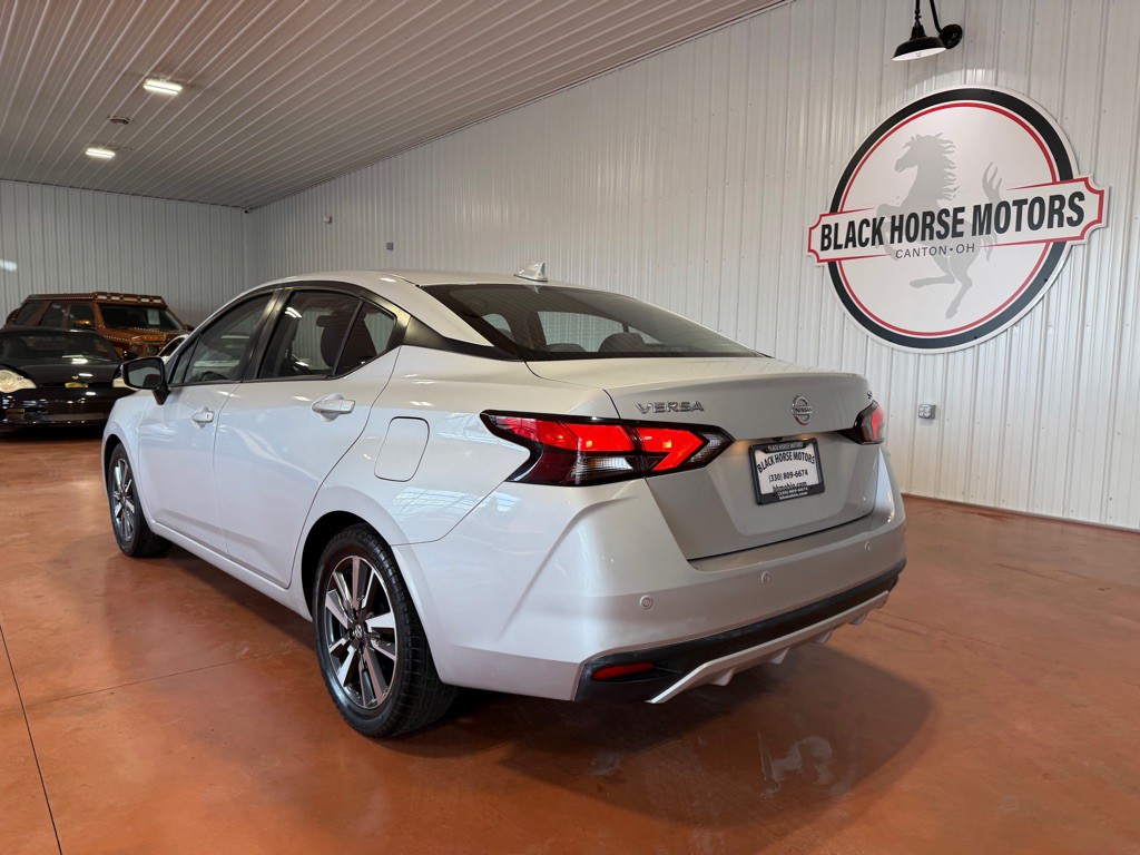 2021 Nissan Versa Image 10