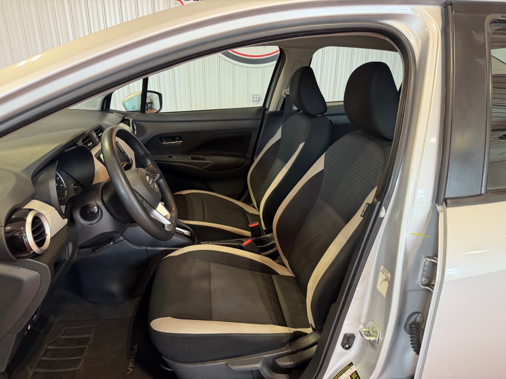2021 Nissan Versa Image 13