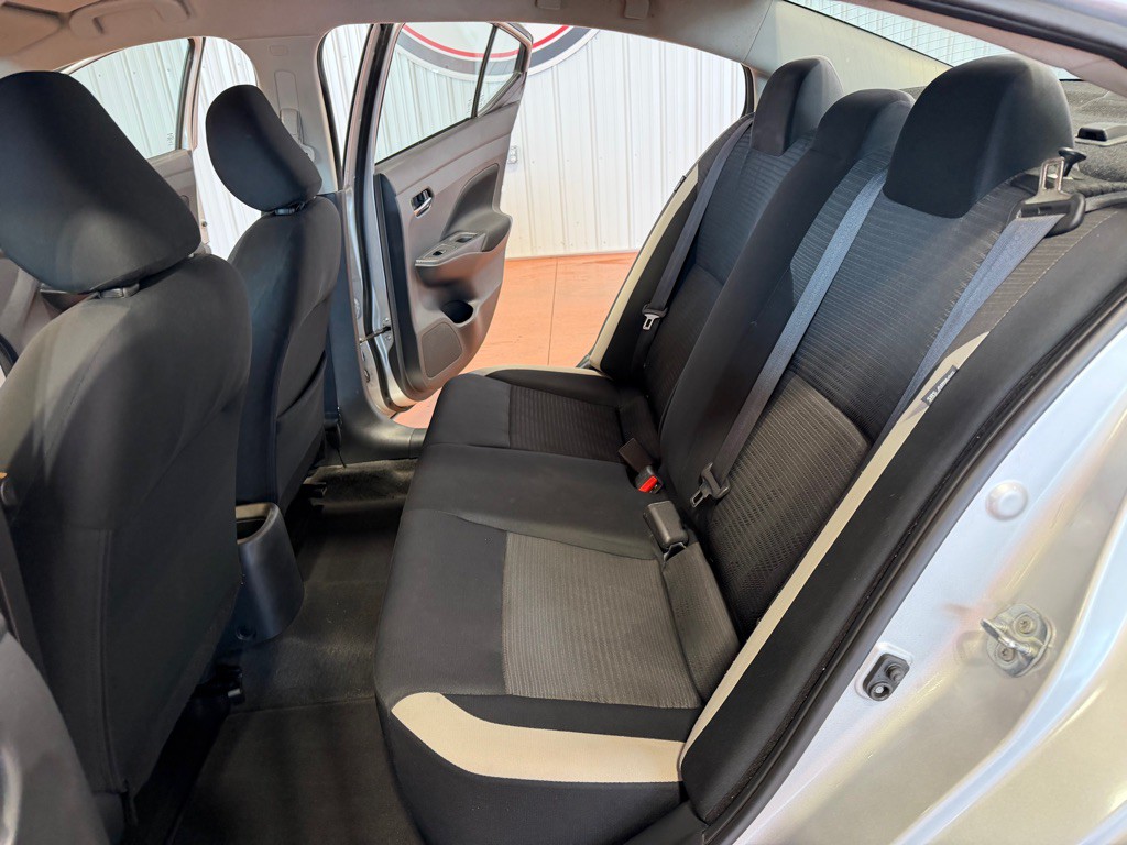 2021 Nissan Versa Image 16