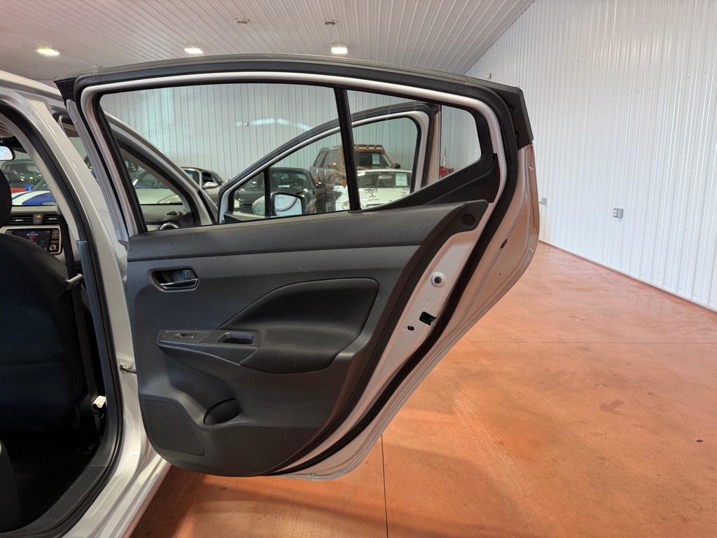 2021 Nissan Versa Image 21