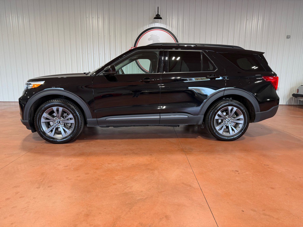 2023 Ford Explorer Image 2