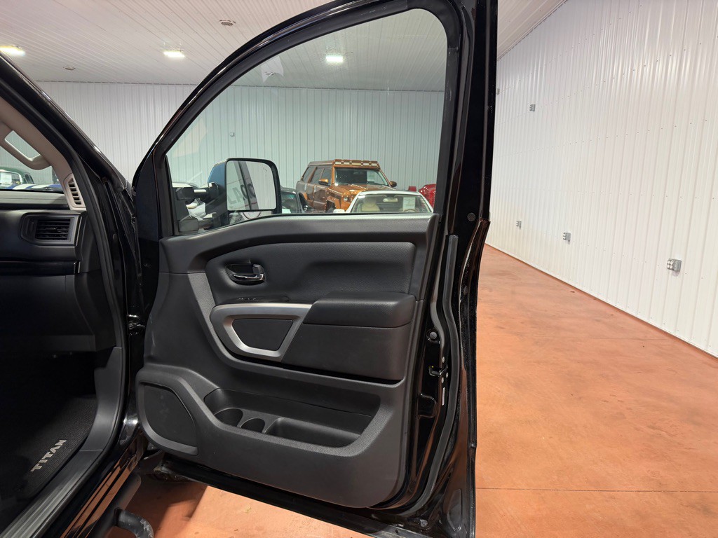 2024 Nissan Titan Image 17