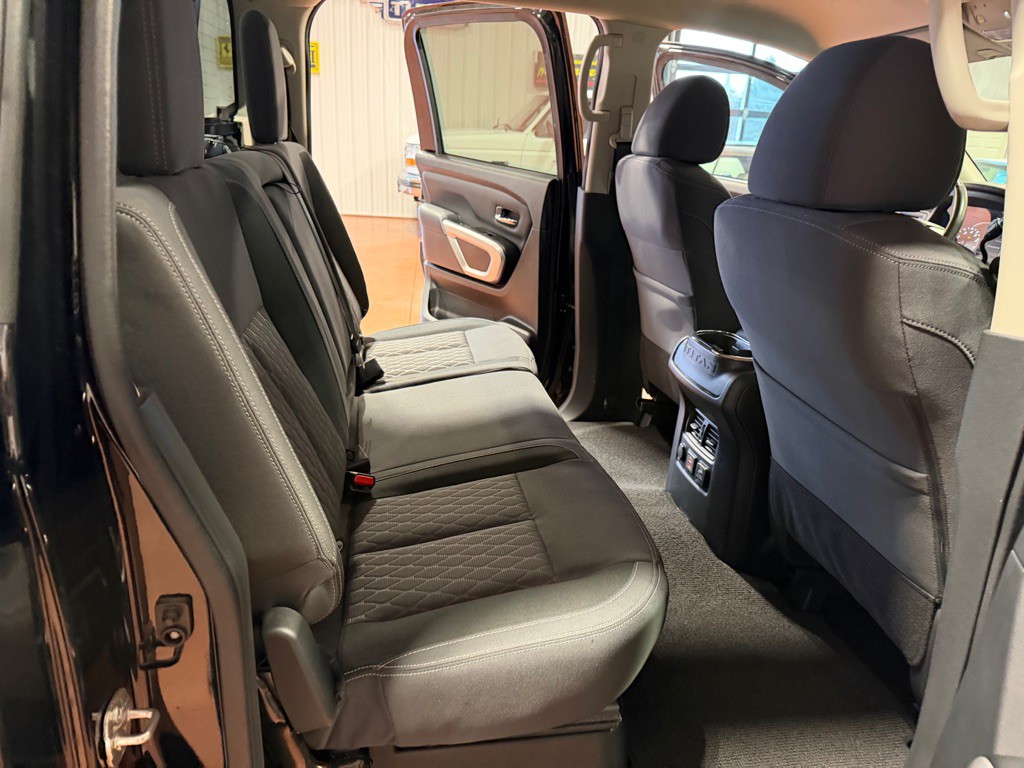 2024 Nissan Titan Image 21